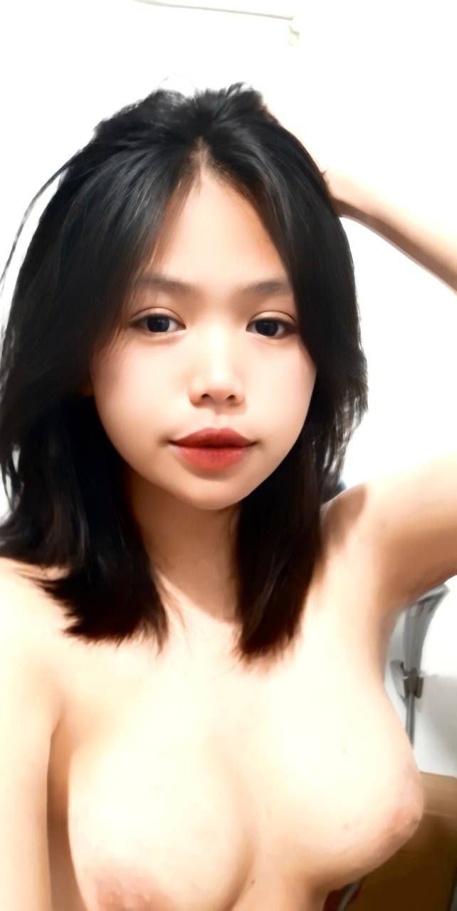 Liếc mắt đưa tình với chú công nhân độc thân